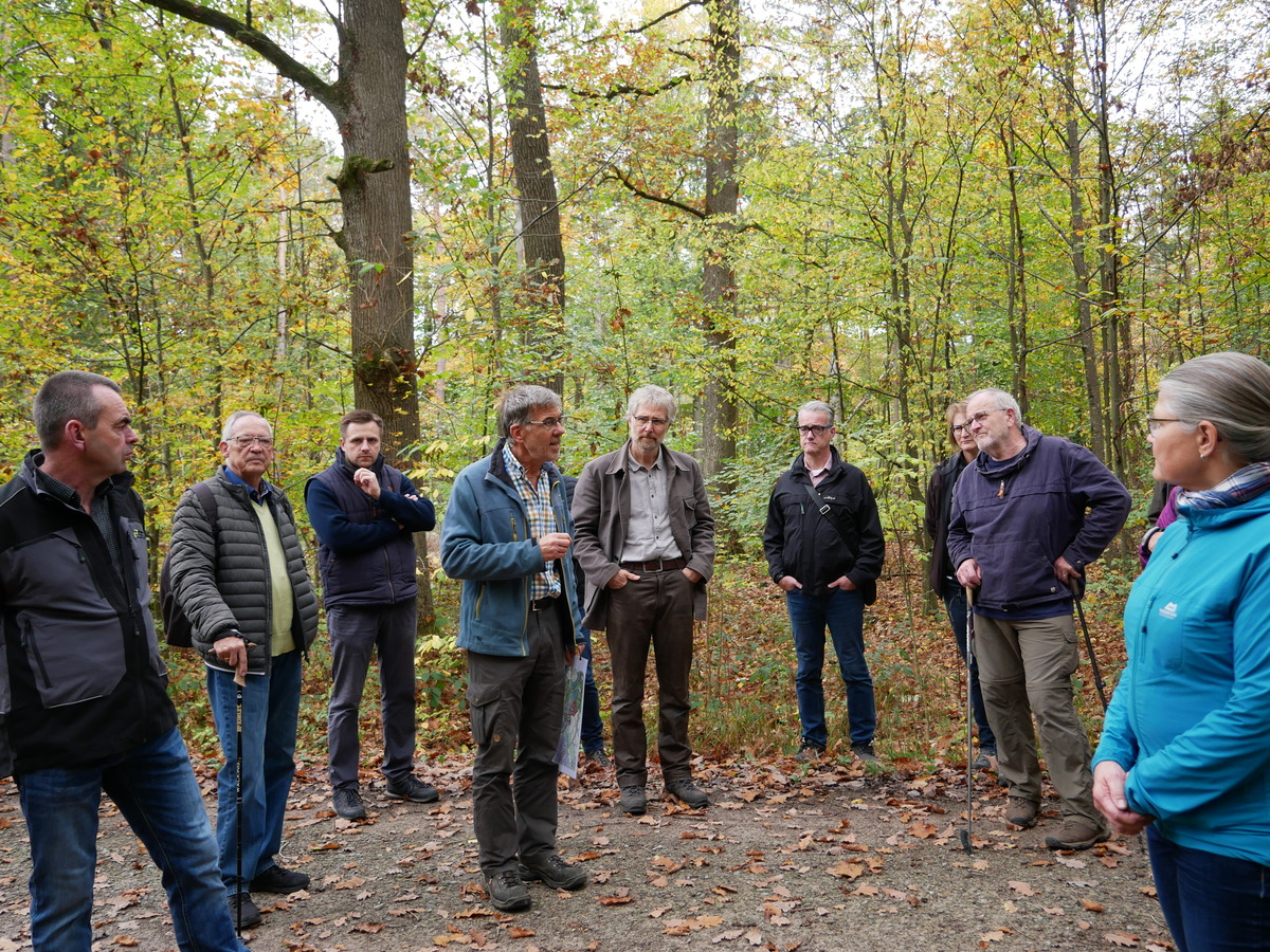 Der Klimawandel hat uns lngst erreicht. Der Forstbetriebsleiter der Bayerischen Staatsforsten in Rothenburg ob der Tauber Norbert Flierl gab einen informativen Einblick in die Waldwirtschaft. Copyright Abgeordnetenbro Andreas Schalk