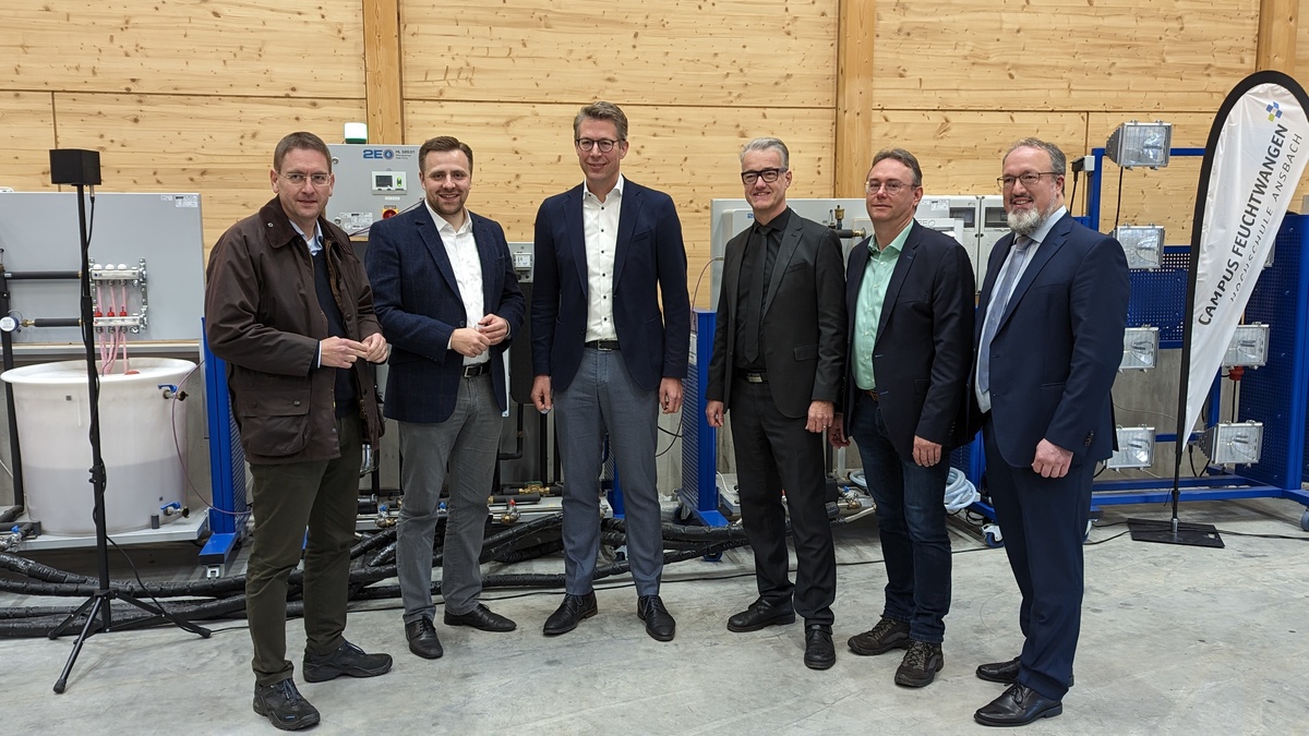 V.l.n.r.: Landrat Dr. Jrgen Ludwig, MdL Andreas Schalk, Staatsminister Markus Blume, Brgermeister Patrick Ruh, Bezirksrat Herbert Lindrfer und Hochschulprsident Prof. Dr. Sascha Mller-Feuerstein.